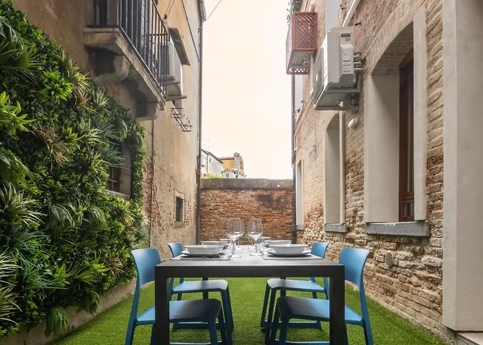 Castello With Garden R&r