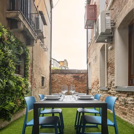 Castello With Garden R&r